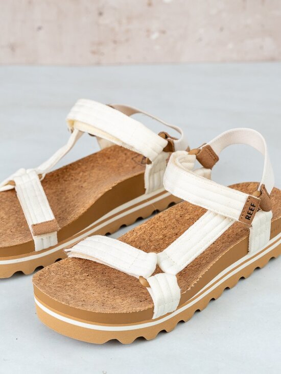 Reef Shoes - NWOT Reef Cushion Rem Hi White Size 7